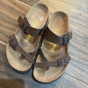 Mayari Birkenstocks